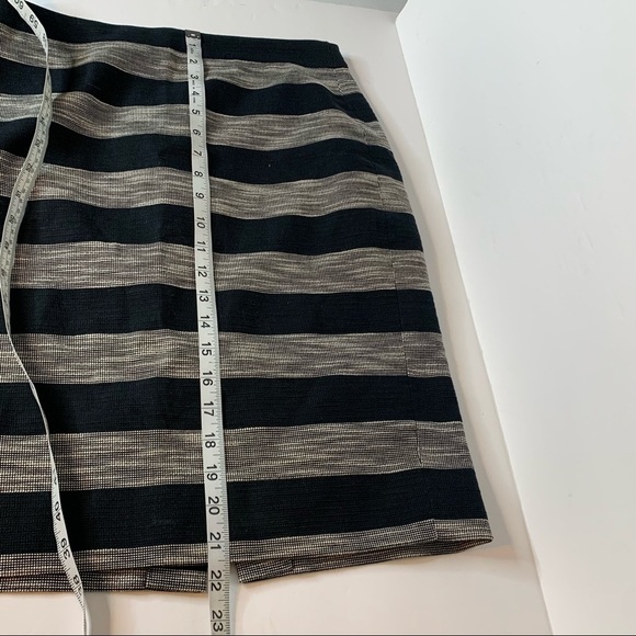 J.Crew The Pencil Skirt Black White Striped Size 4 - Picture 6 of 8